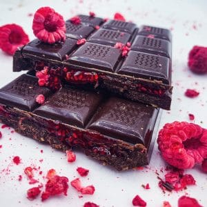 Ciocolată vegană cu  umplutură de zmeură 110 gr
