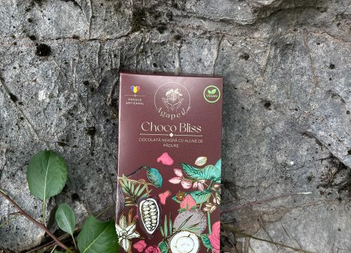 Choco Bliss - Ciocolata Neagră cu alune de padure